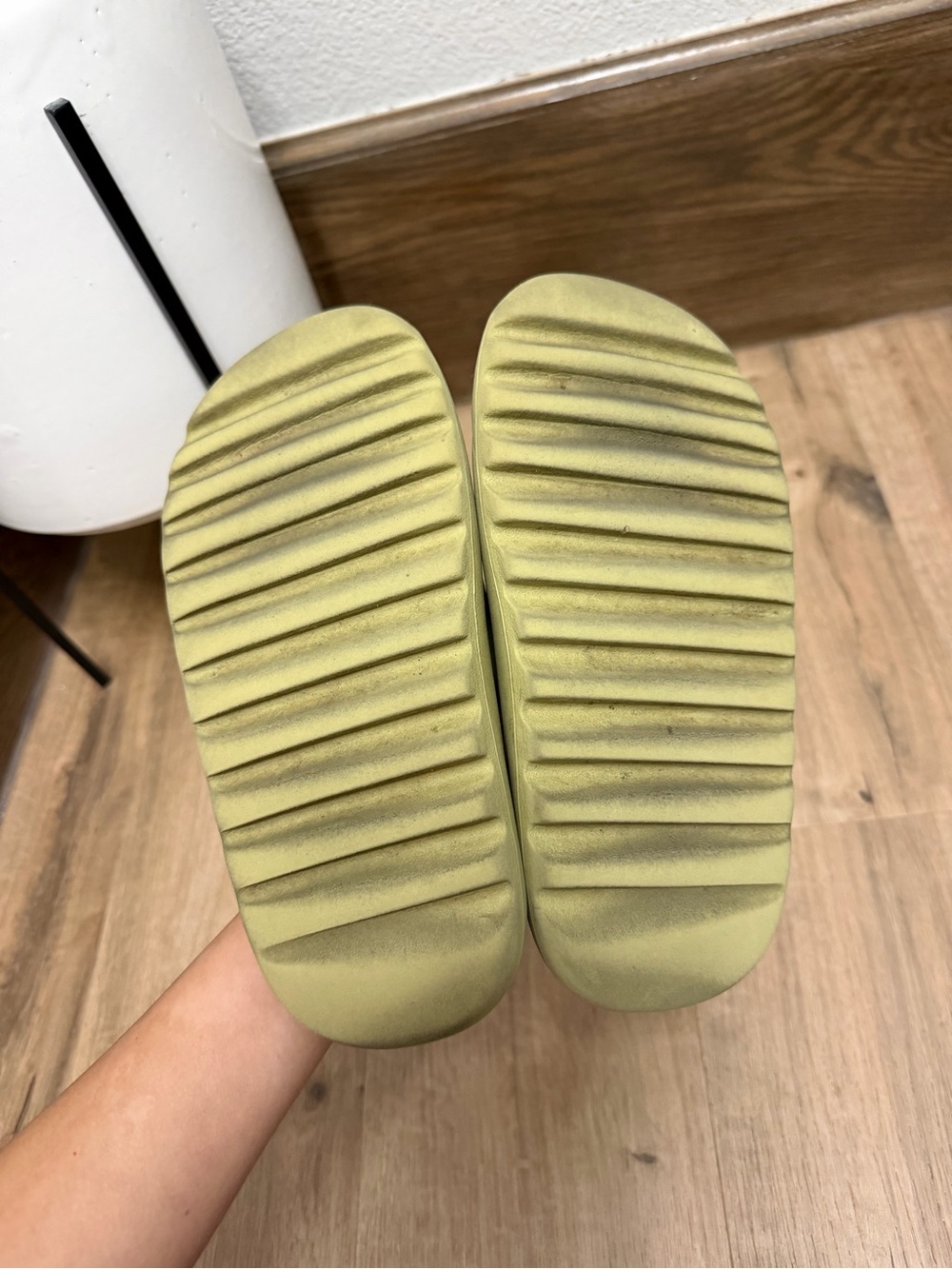 adidas Yeezy Slides in the 'Resin' colorway Foam Slide Sandals Sz 7 - Picture 4 of 5